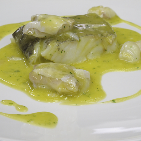 Bacalao con kokotxas en salsa verde