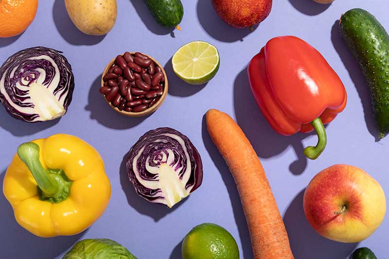 ¿Cuáles son las propiedades de los alimentos según su color?